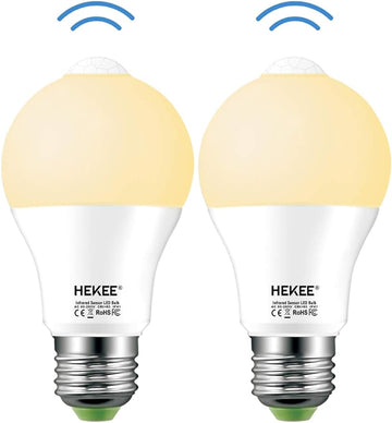 HEKEE LED-Glühbirne mit Bewegungssensor, 9 W, A19, PIR, integriertes IR, entspricht 60 W, helle 810 Lumen, E26-Sockel, warmweiße Glühbirnen (2 Packungen) 